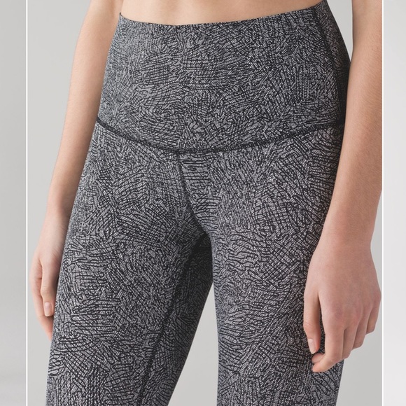 lululemon athletica Pants - Lululemon Wunder Under Crop (Hi-Rise) 21" in Line Up White Black
